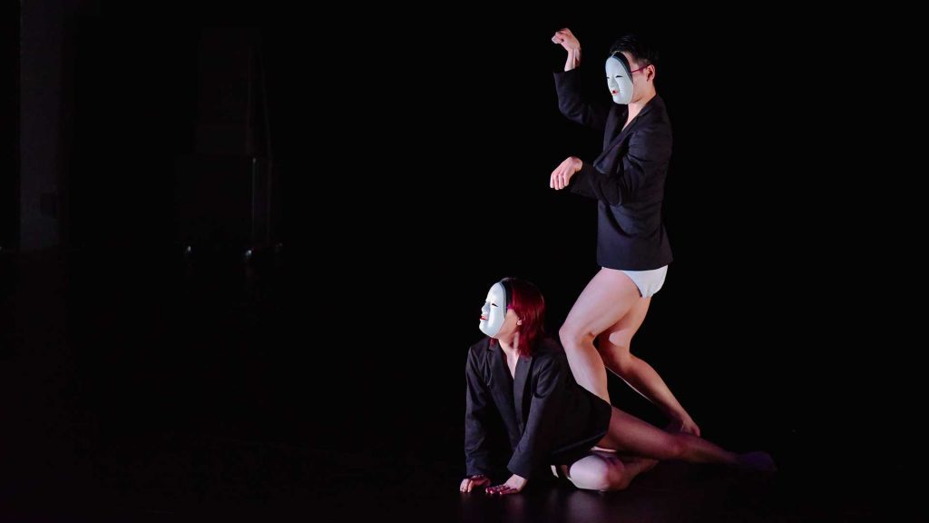 Faces Dance, Too

11.9.2022 (Sun)
11:00-12:30

Ayane digs into the most overlooked body part among dancers: the face. Experiment with subtle facial expressions and deadpan faces and marvel at how the face influences the body.